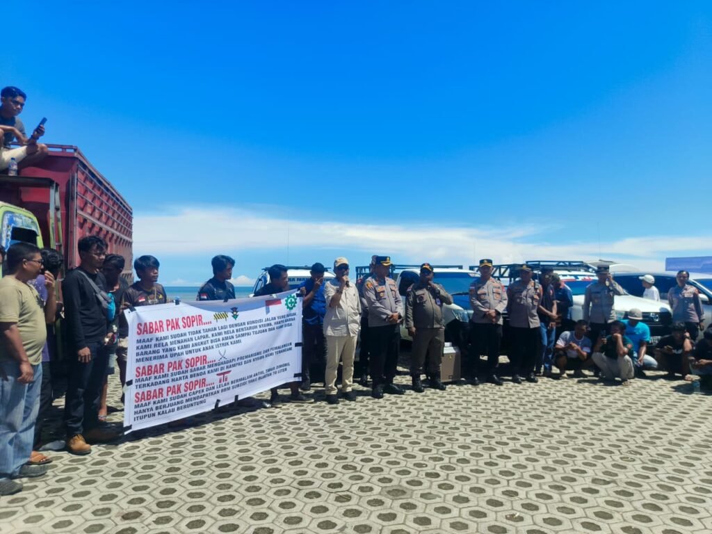 Asosiasi Driver Logistik Papua Tengah Gelar Aksi Damai di Pantai Nabire