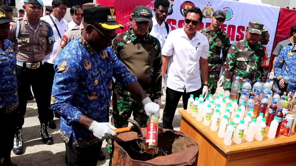 Polres Paniai Musnahkan 162 Botol Miras dan 62 Sajam Hasil Razia HUT ke-29 Kabupaten Paniai