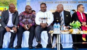 Gubernur Meki Nawipa Hadiri Perayaan 1 Abad Nubuatan I.S. Kijne di Teluk Wondama