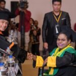 Kepala BKPSDM Papua Tengah Wisuda Cum Laude di UNIYAP
