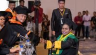 Kepala BKPSDM Papua Tengah Wisuda Cum Laude di UNIYAP