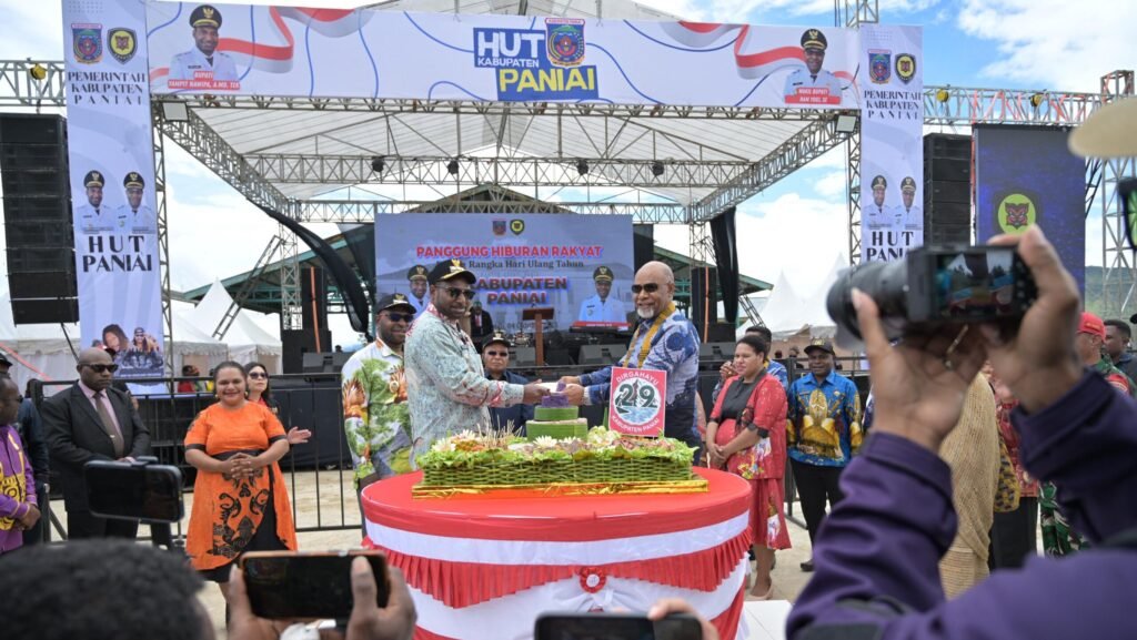 Wagub Deinas Geley Ajak Warga Bersatu Bangun Paniai