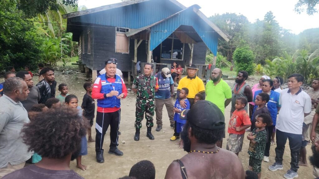 Pemda Nabire Salurkan Bantuan Banjir di Lima Kampung, Wabup Burhanuddin: Ini Bentuk Kepedulian Pemerintah