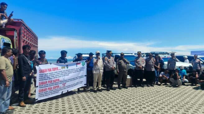 Asosiasi Driver Logistik Papua Tengah Gelar Aksi Damai di Pantai Nabire