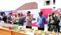 Polres Paniai Musnahkan 162 Botol Miras dan 62 Sajam Hasil Razia HUT ke-29 Kabupaten Paniai