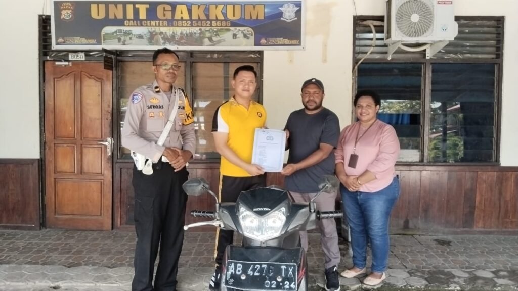 Satlantas Polres Nabire Kembalikan Motor Curian kepada Pemiliknya