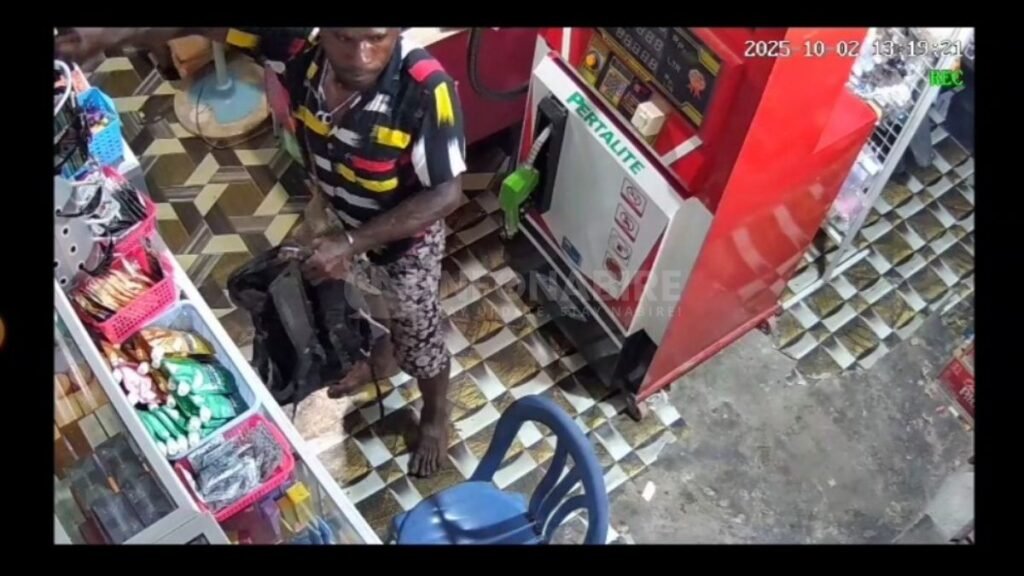 Warga diimbau lebih waspada, memeriksa kondisi bangunan kios maupun rumah, serta segera melapor ke polisi bila melihat hal mencurigakan.
