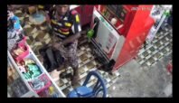 Warga diimbau lebih waspada, memeriksa kondisi bangunan kios maupun rumah, serta segera melapor ke polisi bila melihat hal mencurigakan.