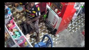 Aksi pencurian di Waharia terekam CCTV, pelaku bawa pisau