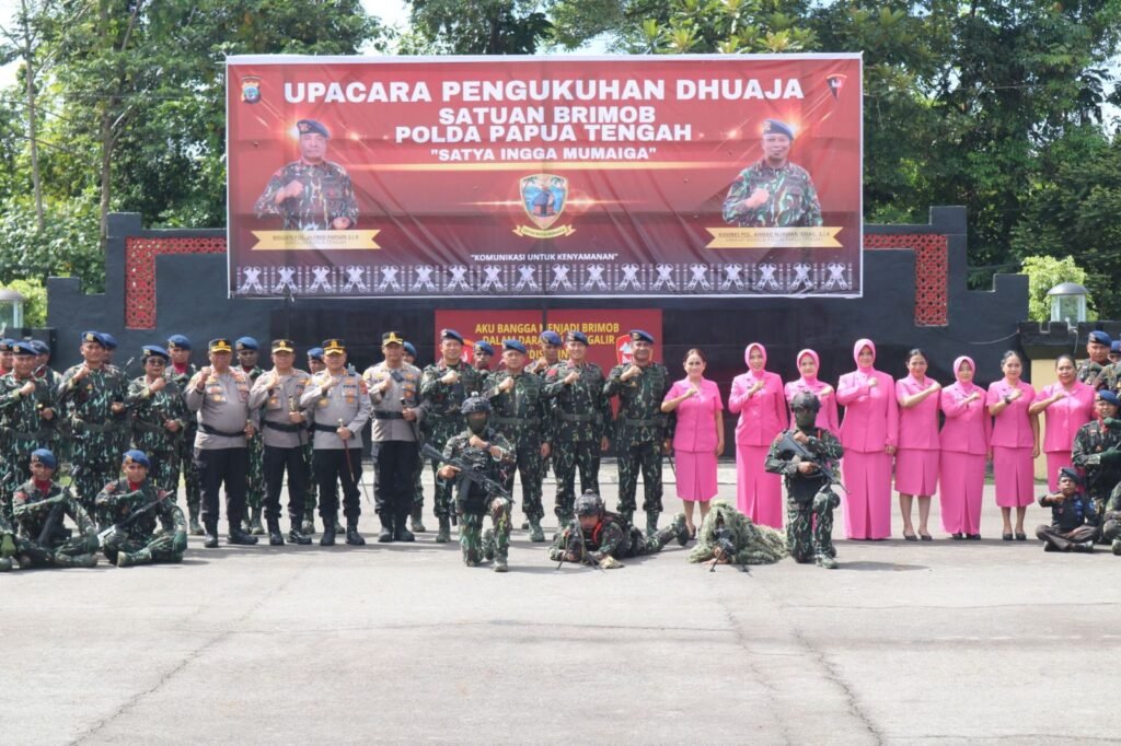 Kapolda Papua Tengah Pimpin Upacara Pengukuhan Dhuaja Satuan Brimob “Satya Ingga Mumaiga”