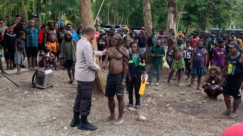 Kapolda Papua Tengah dan Pj Sekda Puncak Turun Tangan Redam Konflik di Kwamki Narama Mimika