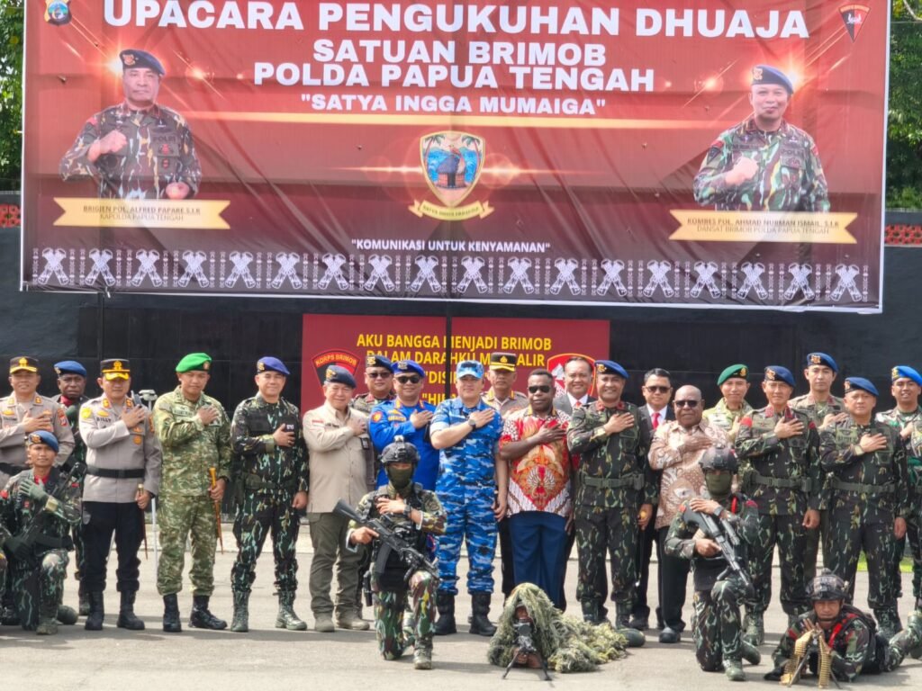Kapolda Papua Tengah Pimpin Upacara Pengukuhan Dhuaja Satuan Brimob “Satya Ingga Mumaiga”