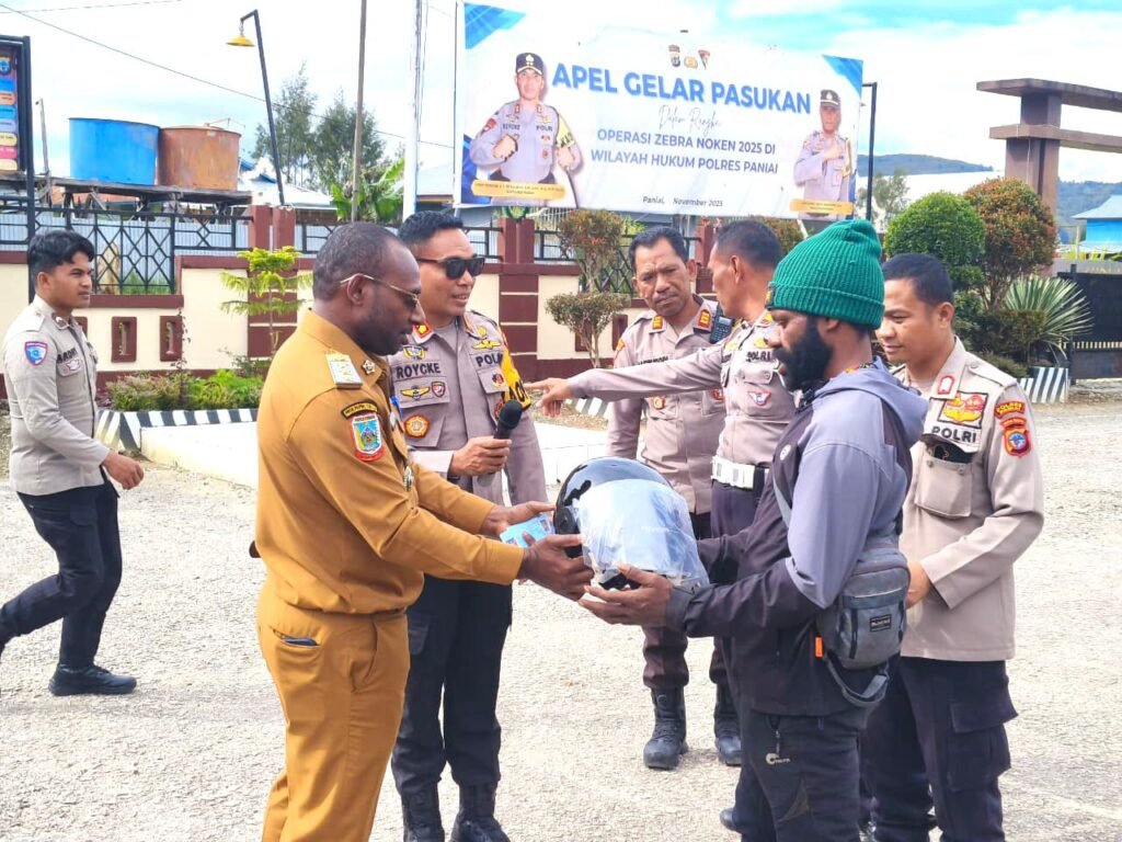 Kapolres dan Bupati Paniai Serahkan Motor untuk Warga, Dukung Komunikasi dan Kamtibmas