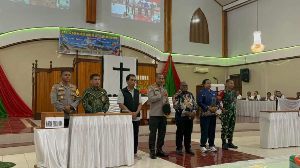 Gubernur Papua Tengah dan Kapolda Kunjungi GKI Tabernakel, Pastikan Malam Natal 2025 Aman dan Damai
