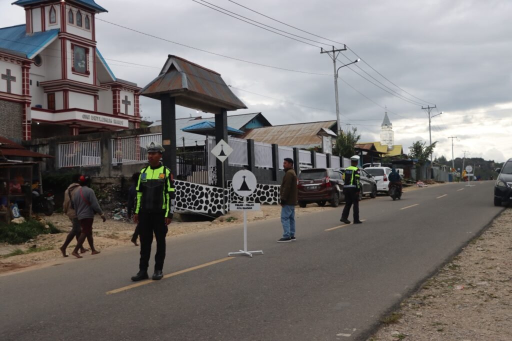 Polres Paniai Gelar Pengamanan Ibadah Natal 2025, Pastikan Umat Beribadah Aman dan Khusyuk