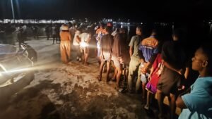 BREAKING NEWS: Mobil Diduga Truk Sampah Terjun ke Laut di Pelabuhan Nabire