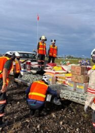 Freeport Kirim 90 Ton Kebutuhan Natal ke Dataran Tinggi Mimika Lewat Community Christmas Flights