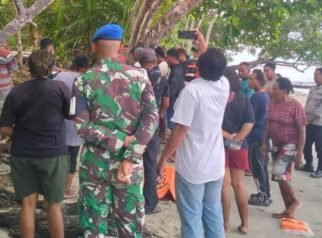 BREAKING NEWS: Jenazah Anak Perempuan Korban Laka Laut Samabusa Ditemukan di Pantai Sawado