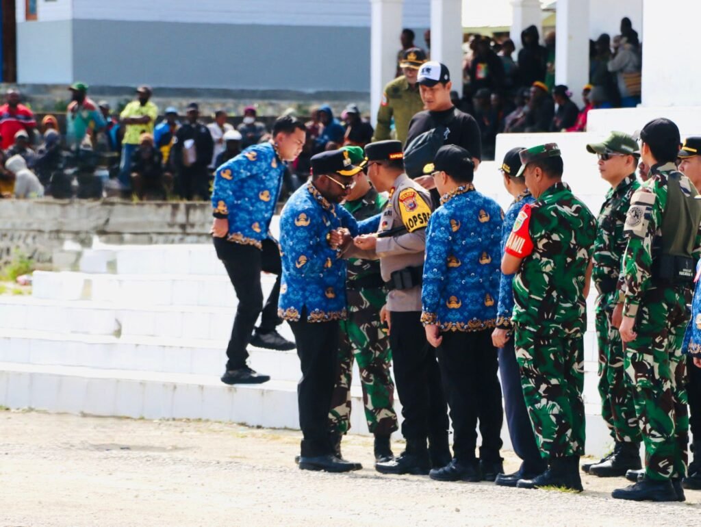 Pemkab Paniai Gelar Apel Hari Kesadaran Nasional, Bupati Tekankan Disiplin ASN dan Optimalisasi Pelayanan Publik