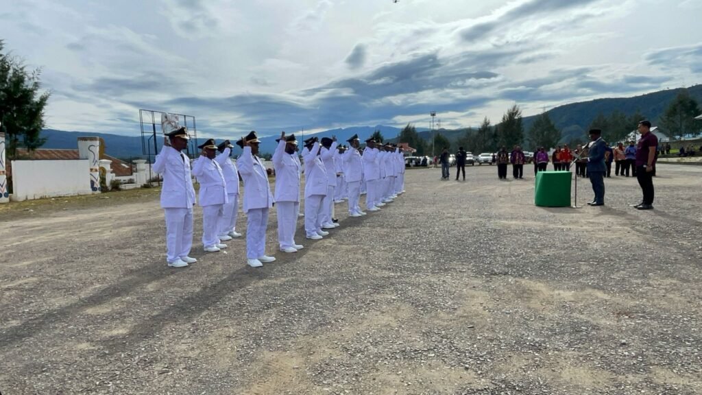 Kapolres Paniai Hadiri Upacara Pelantikan 24 Kepala Distrik se-Kabupaten Paniai