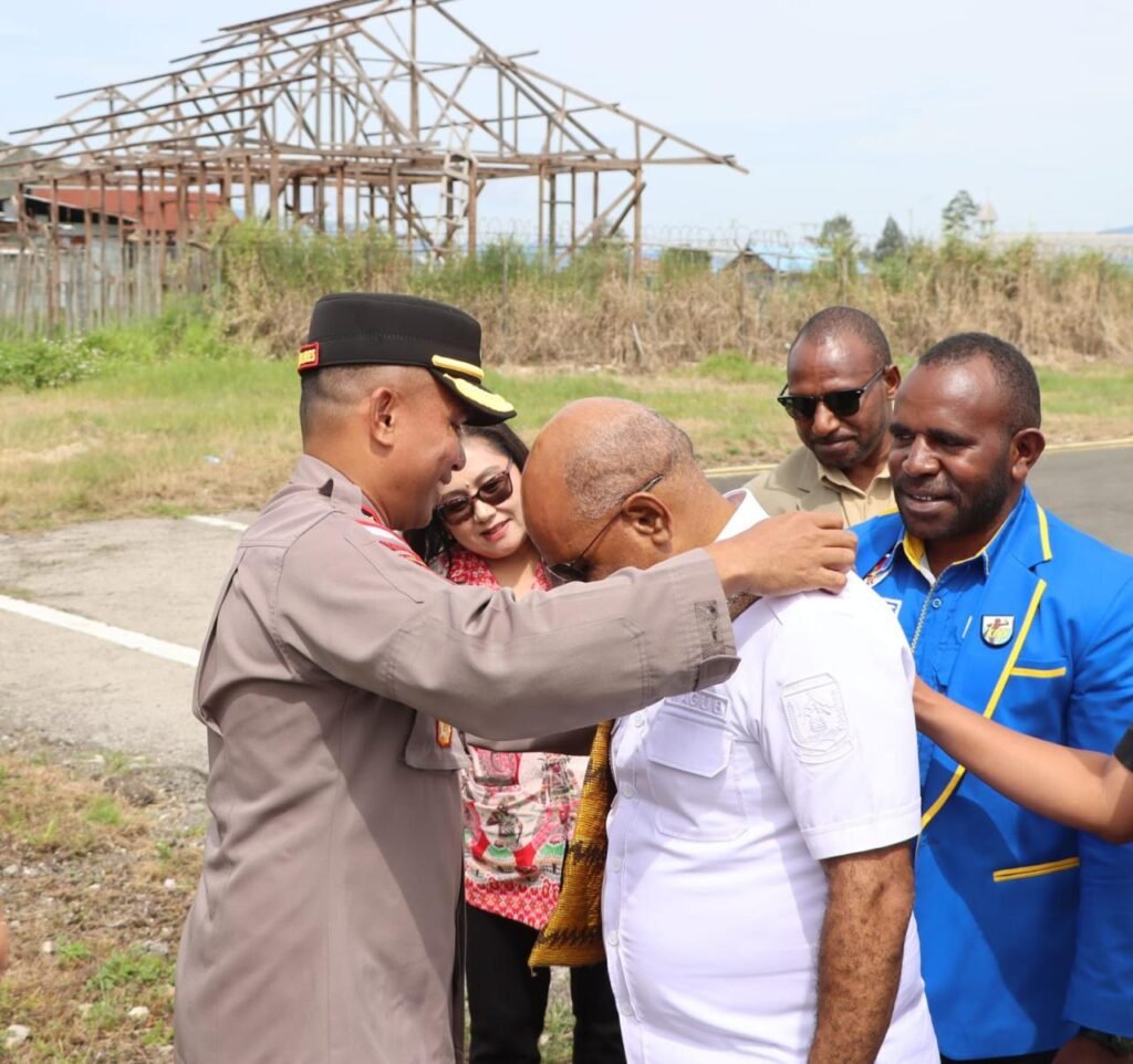 Pastikan Kunker Gubernur Papua Tengah Berjalan Aman, Polres Paniai Laksanakan Pengamanan Ketat