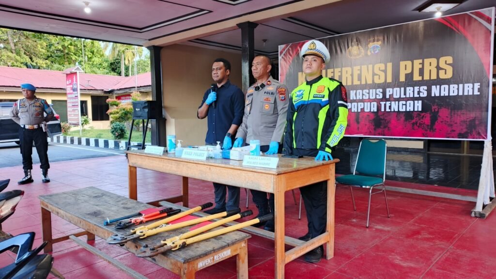 Sindikat Curanmor Gunting Gembok Nabire Tumbang, Buronan Lapas Ikut Dibekuk, Polisi Sita Parang dan Motor Curian