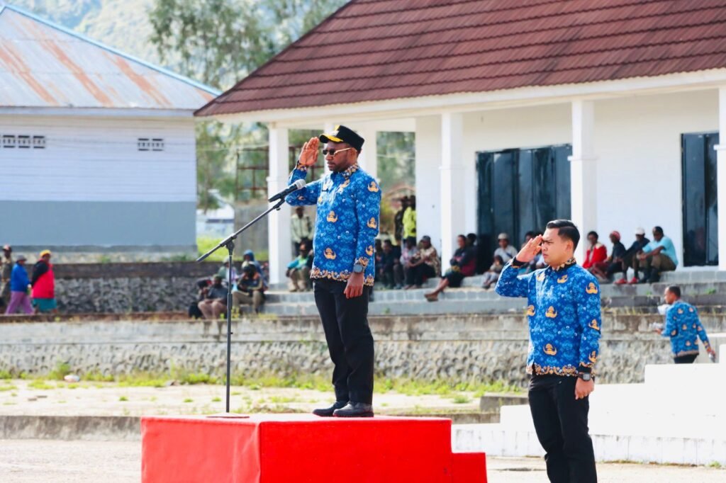 Pemkab Paniai Gelar Apel Hari Kesadaran Nasional, Bupati Tekankan Disiplin ASN dan Optimalisasi Pelayanan Publik