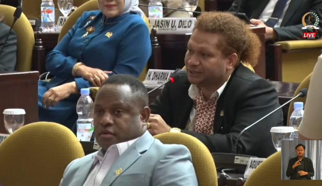 Paul Finsen Mayor Minta Wacana Sawit Dihentikan: Orang Papua Tidak Suka, Butuh Pendidikan dan Kesehatan Bukan Markas Tentara