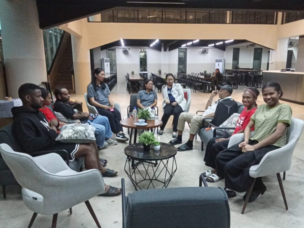 Guru Hebat Selalu Membawa Harapan, Wakil Ketua I DPRK Nabire Dorong Kolaborasi Pendidikan Pedalaman