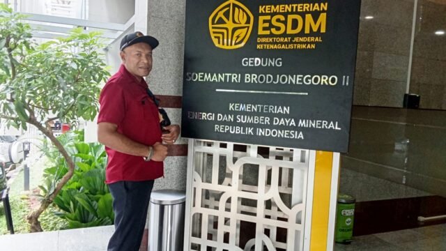 Kabar Baik untuk Warga, Wakil Ketua I DPRK Nabire Imanuel Rumbewas Dorong 28 Kampung Segera Dialiri Listrik