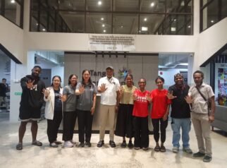 Guru Hebat Selalu Membawa Harapan, Wakil Ketua I DPRK Nabire Dorong Kolaborasi Pendidikan Pedalaman