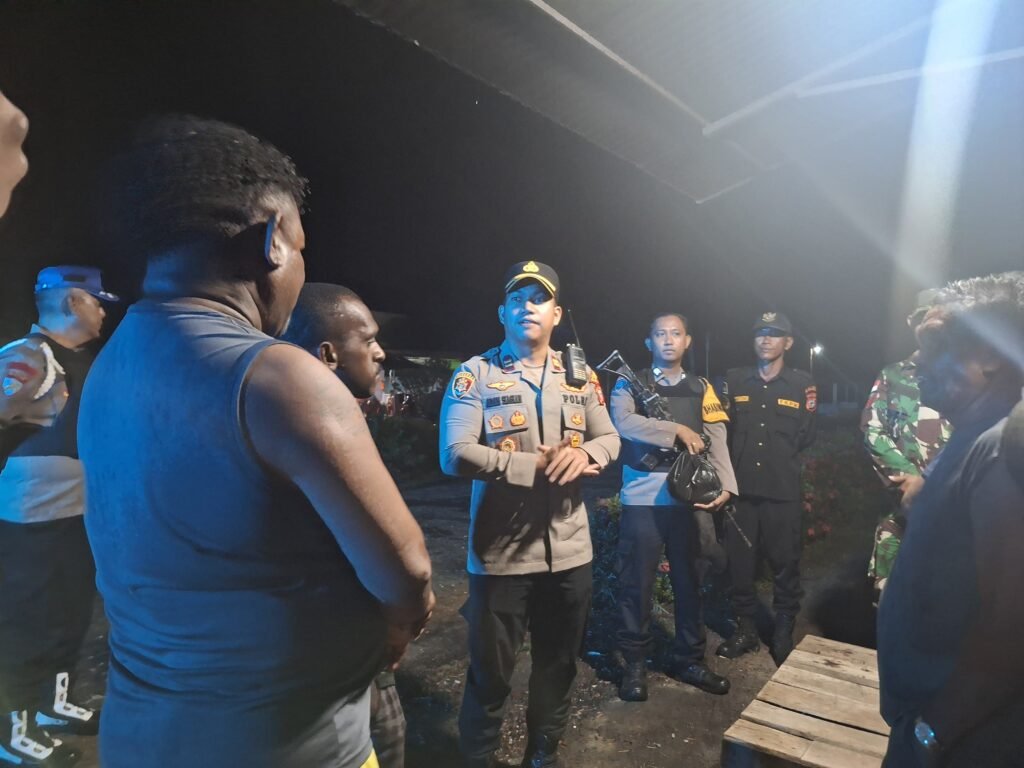 Kapolsek Nabire Barat Pimpin Apel Gabungan dan Patroli KRYD Jaga Kamtibmas