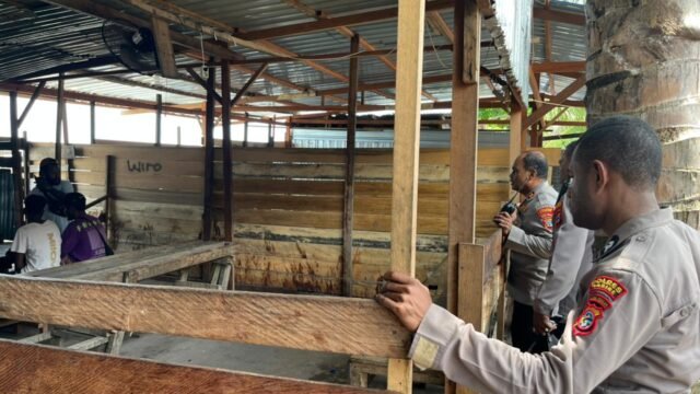 Polsek Nabire Kota Bubarkan Judi Togel di Belakang Pertokoan Oyehe