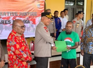 Kapolda Papua Tengah Bebaskan 11 Tersangka Konflik Kwamki Narama