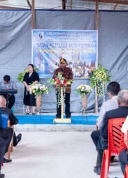 Gubernur Papua Tengah Letakkan Batu Pertama Pembangunan Gereja GPdI Imanuel Nabire