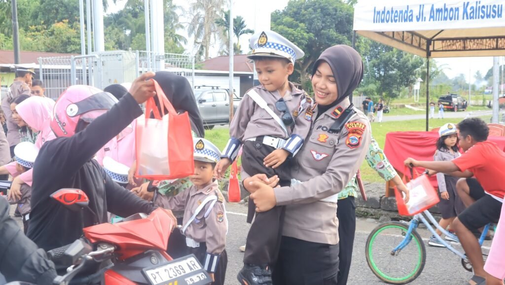 Polres Nabire dan Bhayangkari Tebar Berkah Ramadan, Anak-anak TK Kemala Bhayangkari Ikut Bagikan Takjil