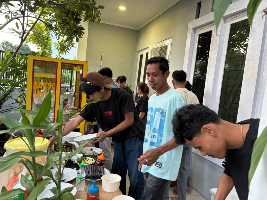 SPPG Siriwini 002 “Dapur Mama Kita” Gelar Halal Bihalal di Nabire