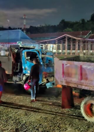 Rem Mendadak di Depan Kantor Perhubungan, Satu Sopir Tak Sempat Selamatkan Truknya