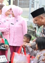 Polres Nabire dan Bhayangkari Tebar Berkah Ramadan, Anak-anak TK Kemala Bhayangkari Ikut Bagikan Takjil