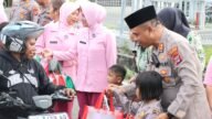 Polres Nabire dan Bhayangkari Tebar Berkah Ramadan, Anak-anak TK Kemala Bhayangkari Ikut Bagikan Takjil