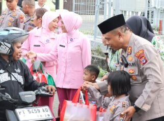 Polres Nabire dan Bhayangkari Tebar Berkah Ramadan, Anak-anak TK Kemala Bhayangkari Ikut Bagikan Takjil