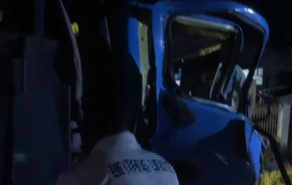 Dua Truk Tabrakan di Jalan Poros Samabusa Nabire, Sopir Sempat Terjepit