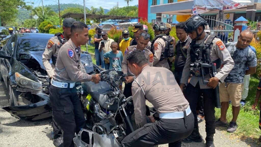 KRONOLOGI: Ibu Bhayangkari Tertabrak Sedan di Depan RSUD Nabire, Alami Benturan Kepala dan Punggung