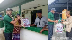 Wakil Ketua I DPRK Nabire Imanuel Rumbewas Salurkan 1.000 Sandal Wudhu untuk Masjid di Bulan Ramadan