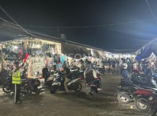 H-2 Lebaran, Pasar Buton Nabire Dipadati Warga, Penjualan Pakaian Meningkat