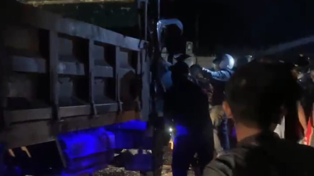 Dua Truk Tabrakan di Jalan Poros Samabusa Nabire, Sopir Sempat Terjepit