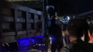 Dua Truk Tabrakan di Jalan Poros Samabusa Nabire, Sopir Sempat Terjepit