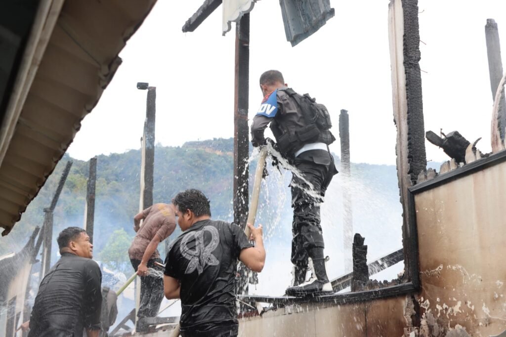 Kapolres Paniai Pimpin Langsung Penanganan Kebakaran di RSUD Paniai