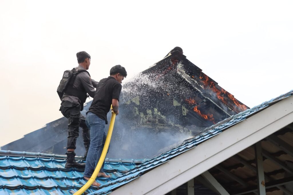 Kapolres Paniai Pimpin Langsung Penanganan Kebakaran di RSUD Paniai