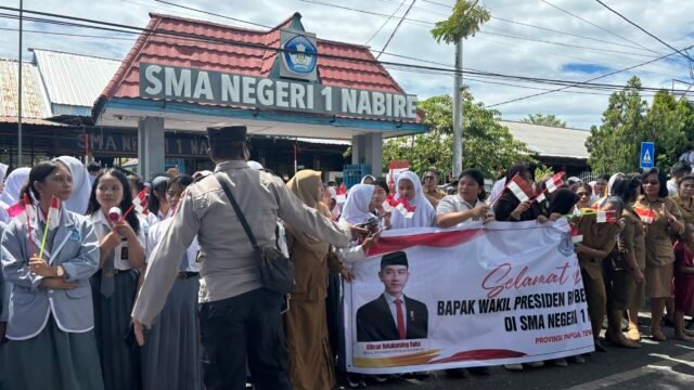 Wapres Gibran Tak Singgah di SMAN 1 Nabire, Siswa Sempat Menunggu dan Sambut di Pinggir Jalan